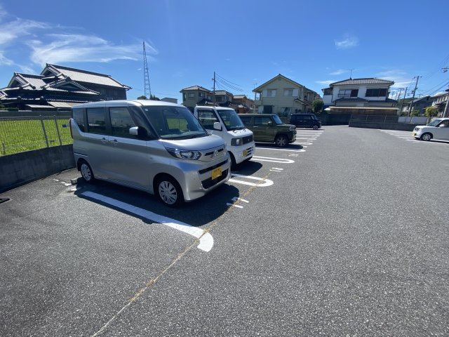 コンフォート佐良和Ⅱの駐車場