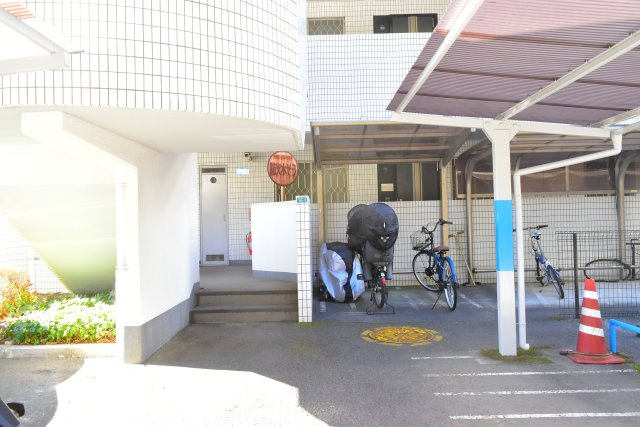多摩市馬引沢２丁目の中古マンションの駐輪場