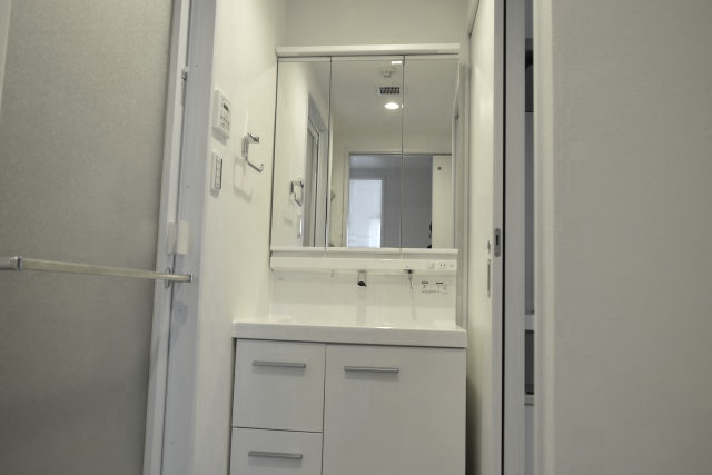 多摩市馬引沢２丁目の中古マンションの独立洗面台