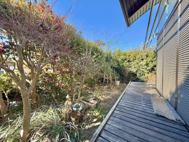 別荘向け【行方市玉造甲中古住宅】の庭