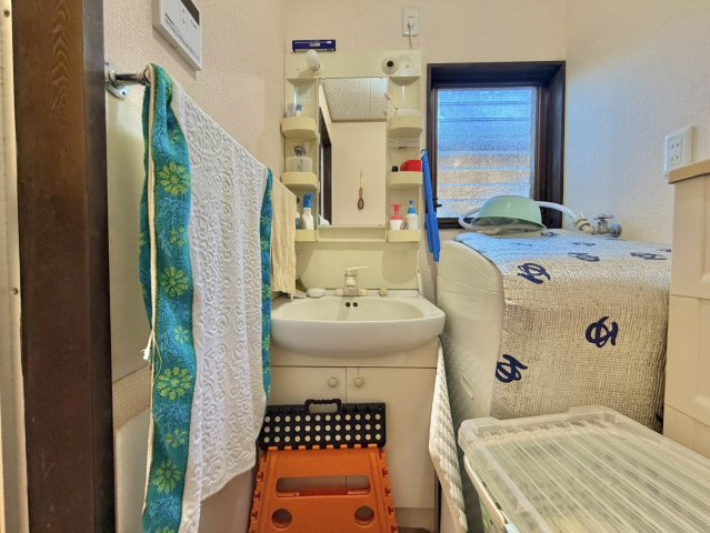 別荘向け【行方市玉造甲中古住宅】の独立洗面台