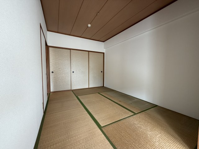 サンロイヤル加古川リバージュⅣ号館の和室