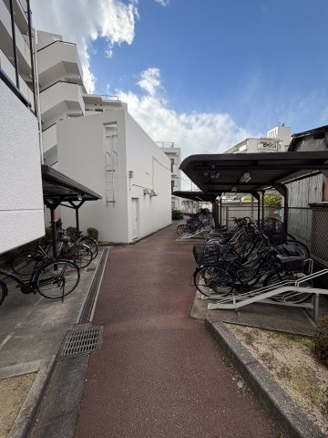 サンロイヤル加古川リバージュⅣ号館の駐車場