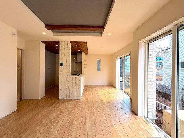 大規模分譲＜全22区画＞長期優良住宅／横浜市瀬谷区北新の居間・リビング|参考写真（1号棟）