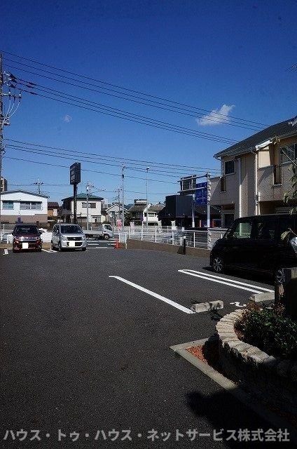 アン・ミケーリアの駐車場