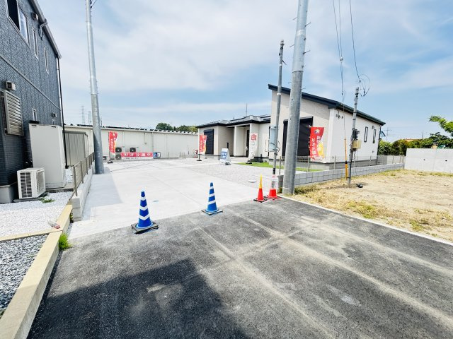 新築　北群馬郡榛東村新井　GRAFARE 　1号棟の前面道路含む現地写真|現地写真　東側接道幅員約5ｍ　西側接道幅員約4ｍ
