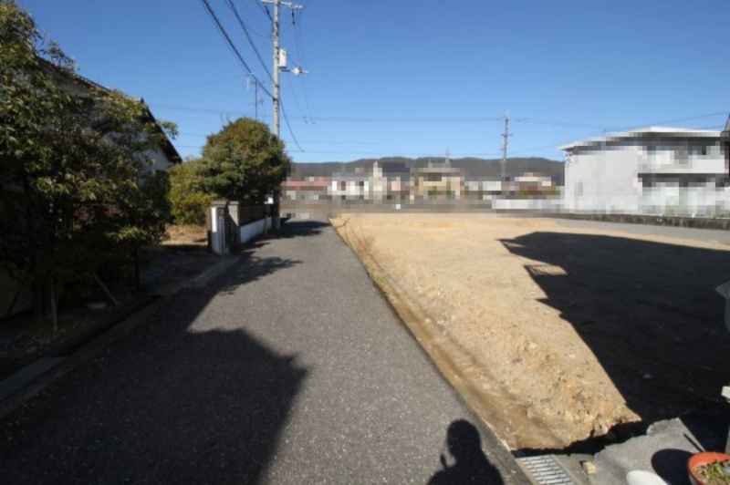 南万々　建築条件付き　売土地　D号地（全4区画）建築確認申請中の前面道路含む現地写真