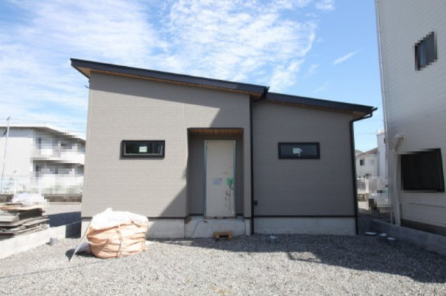 南万々　新築戸建　平屋建て　D号地（全4区画）の外観|Ｄ号地　建築中です！
土地面積　168.96㎡（約51.11坪）建物面積　76.59㎡　（約23.16坪）