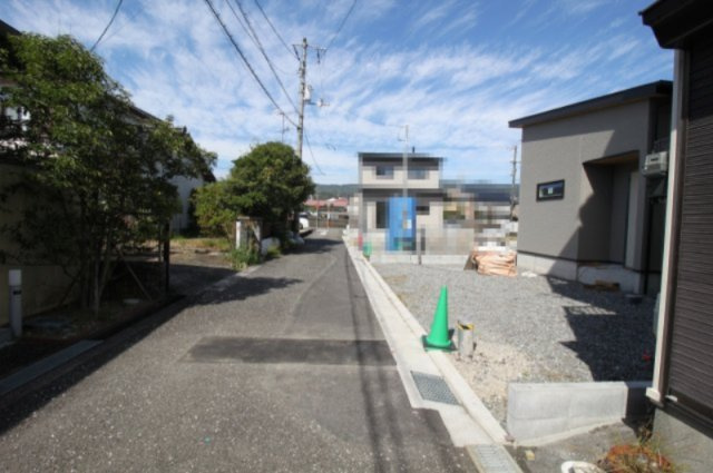 南万々　新築戸建　平屋建て　D号地（全4区画）の前面道路含む現地写真|西側　