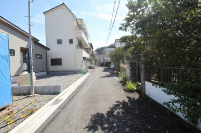 南万々　新築戸建　平屋建て　D号地（全4区画）の前面道路含む現地写真|西側