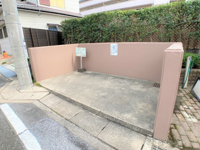 ライオンズヒルズ大府柊山の駐車場