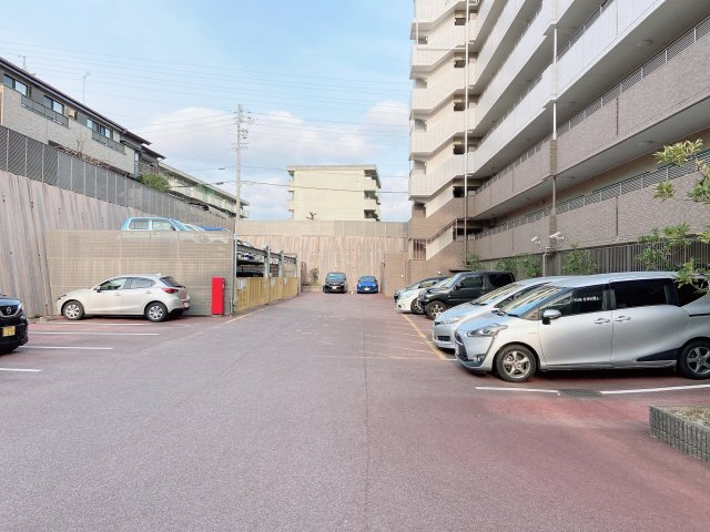 ライオンズマンション大府柊山の駐車場