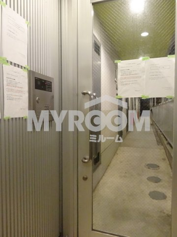 アドバンス高田馬場のエントランス