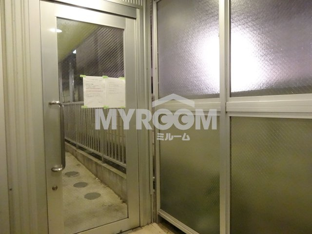 アドバンス高田馬場のエントランス