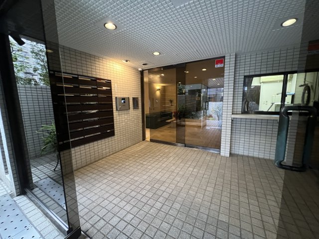 パレ駒場のエントランス