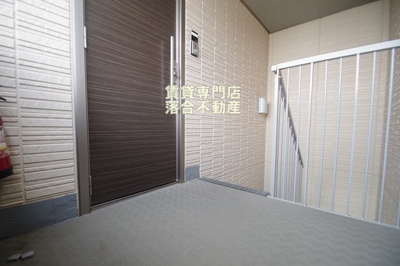 【エントランス】 | KIT | 清潔なエントランス