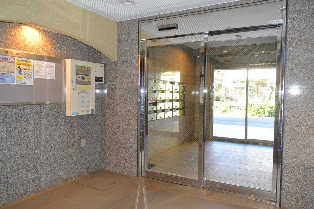 国立市富士見台２丁目の中古マンションのエントランス