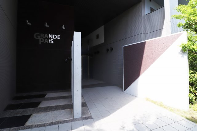 グランデパイースのエントランス