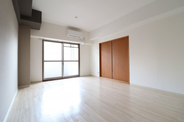 グランデパイースの居間・リビング