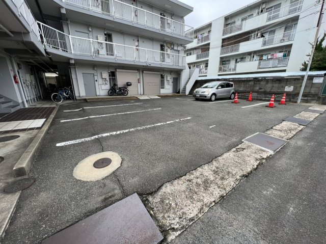 福田ハウスの駐車場