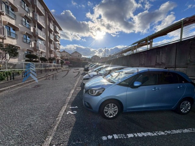 【駐車場】 | 落合1団地116号棟 | 平面駐車場で車の出し入れも楽々です♪