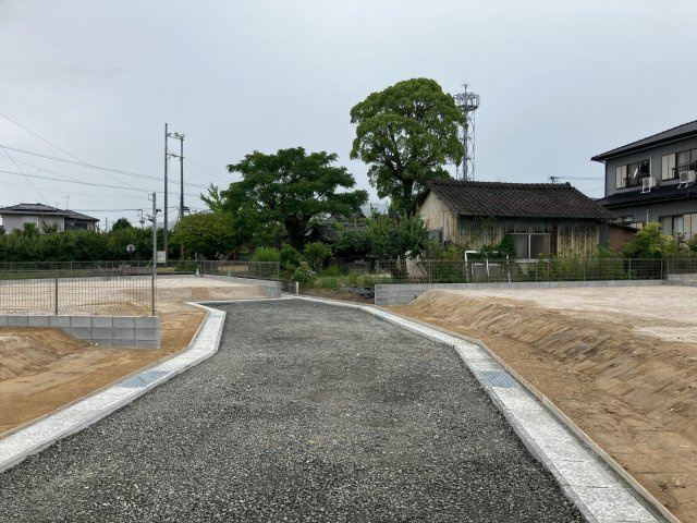 久池井分譲地２号地の外観|前面道路（現状舗装完了しています）