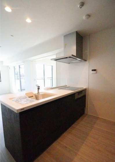 AdorableⅡ　築浅　南西角住戸　宅配BOXのキッチン