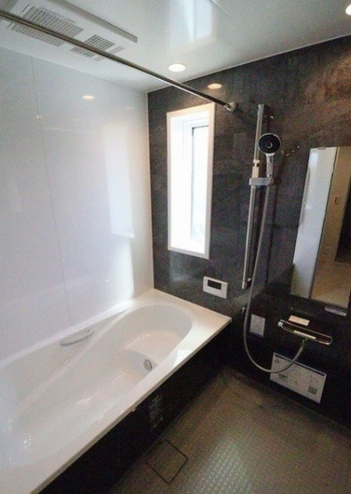 AdorableⅡ　築浅　南西角住戸　宅配BOXの浴室