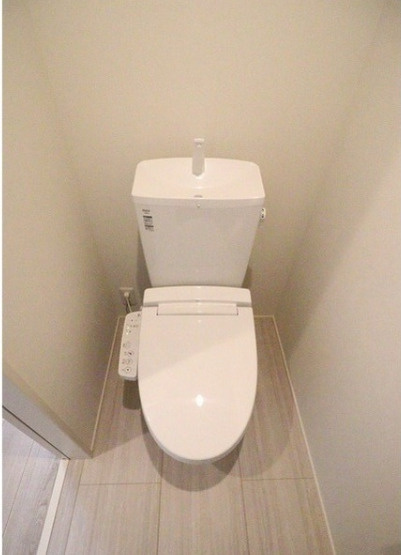 AdorableⅡ　築浅　南西角住戸　宅配BOXのトイレ