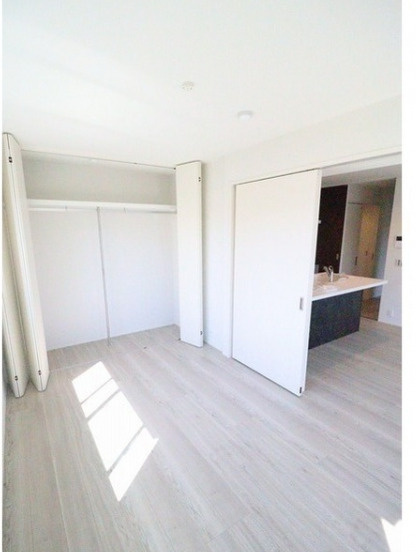 AdorableⅡ　築浅　南西角住戸　宅配BOXの収納