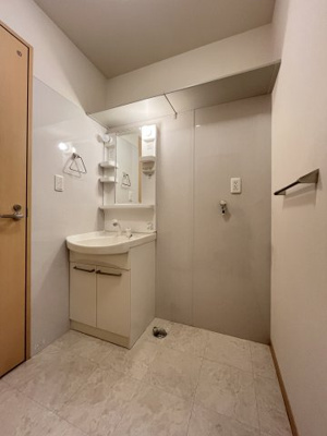 【玄関】 | タートルテイル | イメージ202号室の写真（反転あり）