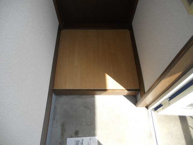 ハイツビコーズの玄関