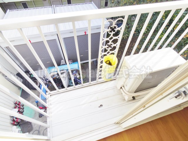 東村山市萩山町４丁目のアパートのバルコニー