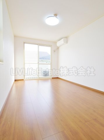 東村山市萩山町４丁目のアパートの居間・リビング