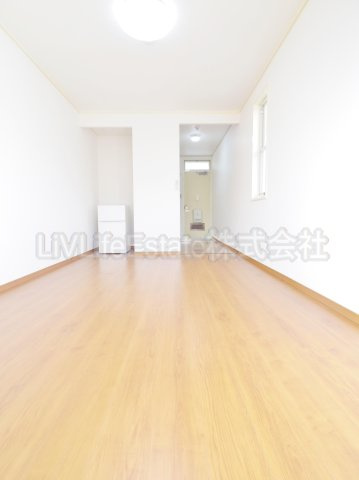 東村山市萩山町４丁目のアパートの洋室