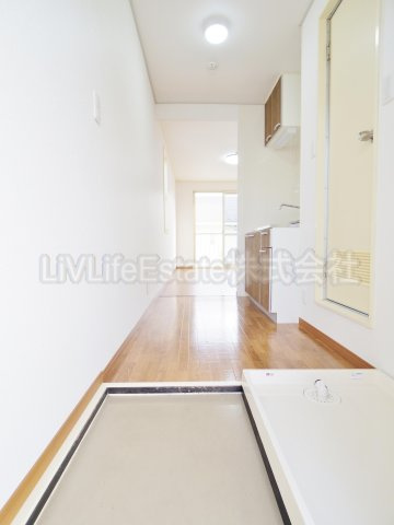 東村山市萩山町４丁目のアパートの玄関