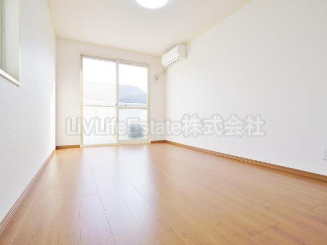 東村山市萩山町４丁目のアパートの居間・リビング