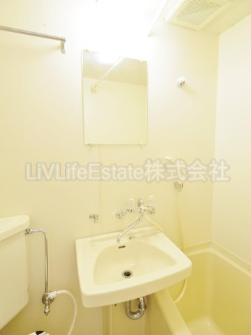 東村山市萩山町４丁目のアパートの洗面所