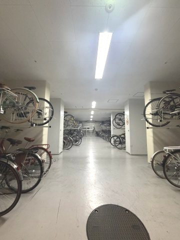 イニシア千住曙町の駐輪場|【自転車置き場】最新の空き状況や費用などの詳細は担当スタッフまでお問い合わせください。