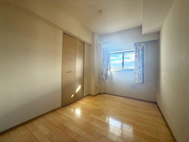 イニシア千住曙町の子供部屋|【子供部屋】お子様を持つ家庭の約6割が「家族や子どものため」に購入を希望。入学後の転校を避け、広い空間でのびのび育てたいなどの親心が、家探しのきっかけになっているようです。