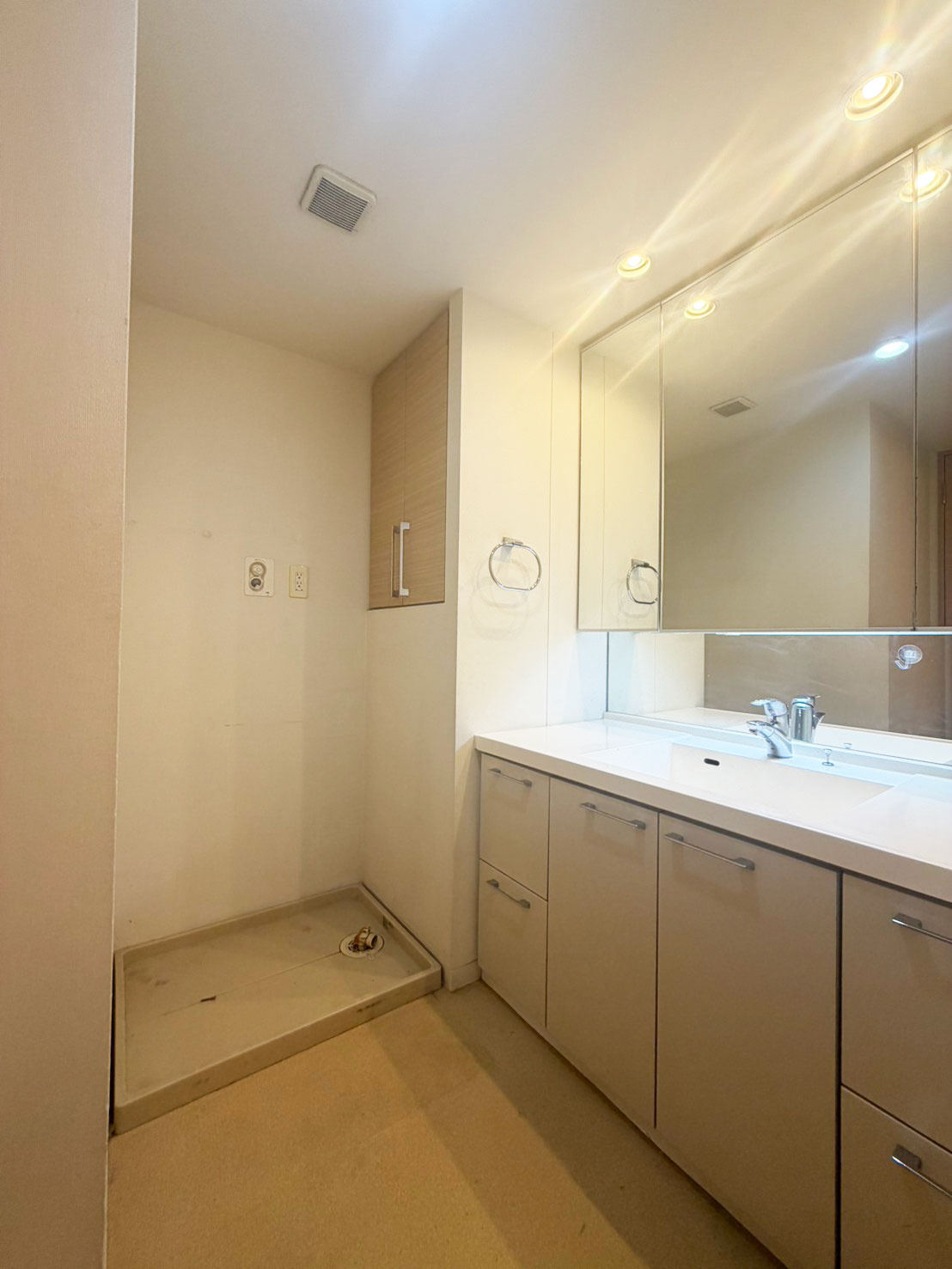 イニシア千住曙町の独立洗面台|洗面化粧台