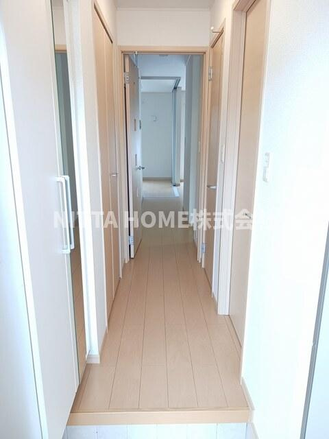 ブライトンコートの玄関|全身鏡付きのシューズボックス設置◎