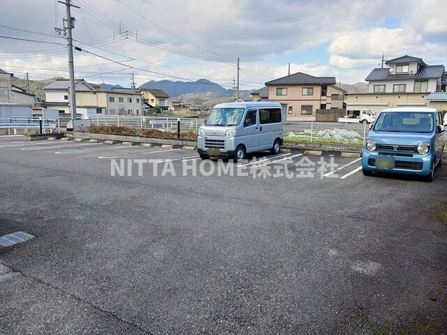 ブライトンコートの駐車場|敷地内に駐車場があります＊