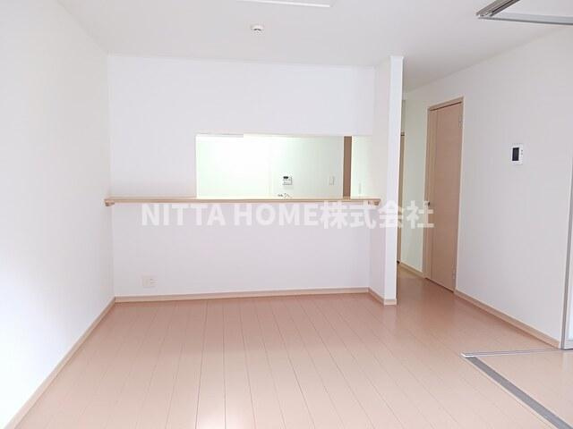 ブライトンコートの居間・リビング|リビングは広々１２．３帖あります◇