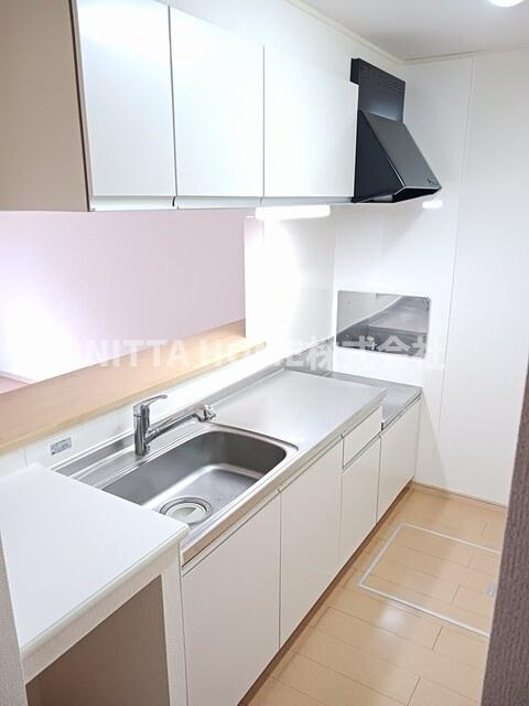 ブライトンコートのキッチン|カウンターキッチンに調理台が付いています＊