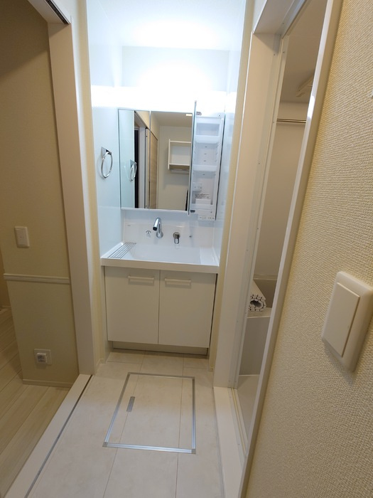 ラフィネの洗面所|洗髪洗面化粧台 / 室内洗濯機置場