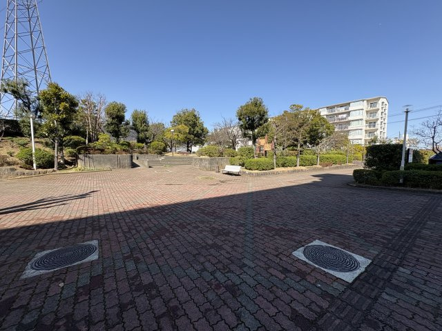 【間取り】 | 8階建7階部◎ライトコートやバルコニーに囲まれた光あふれる室内♪　
食洗機や追い焚き機能など便利な設備あり☆