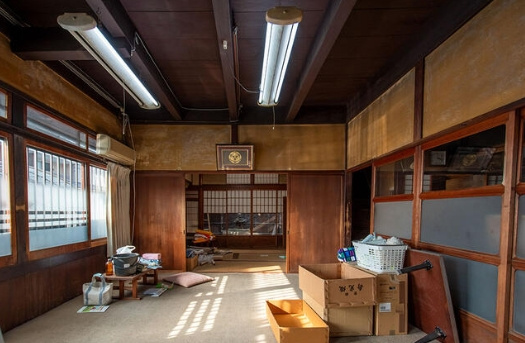 西陣エリア　元織物工場の大型町家の内装