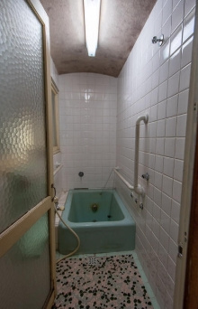 西陣エリア　元織物工場の大型町家の内装