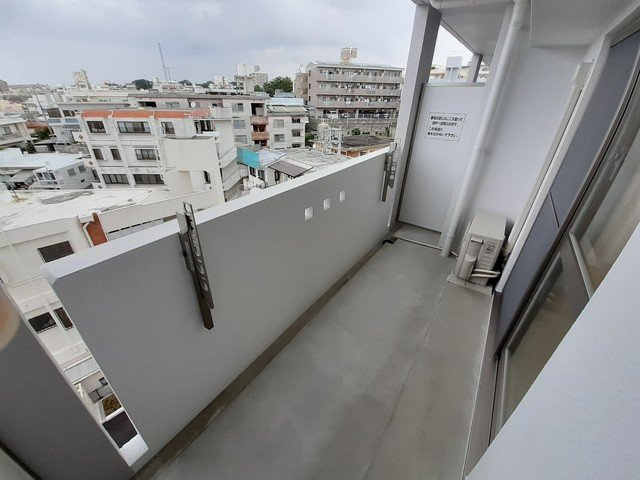 【バルコニー】 | コンフォール　ｆ | 暖かな日差しのふりそそぐバルコニー